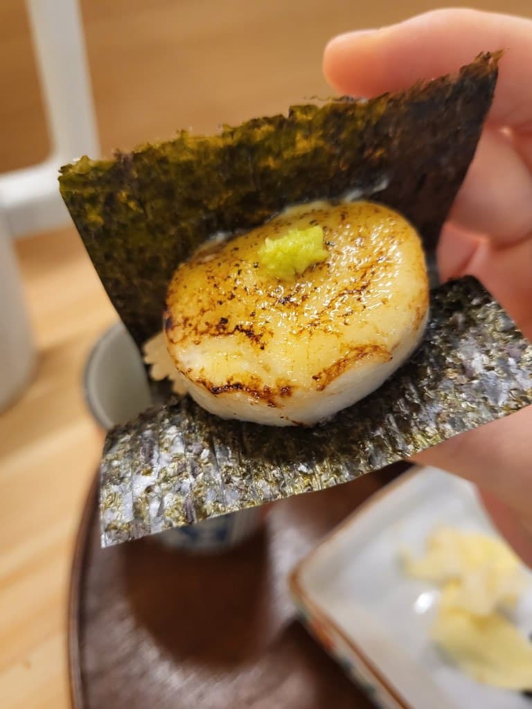 Grilled scallop gunkan