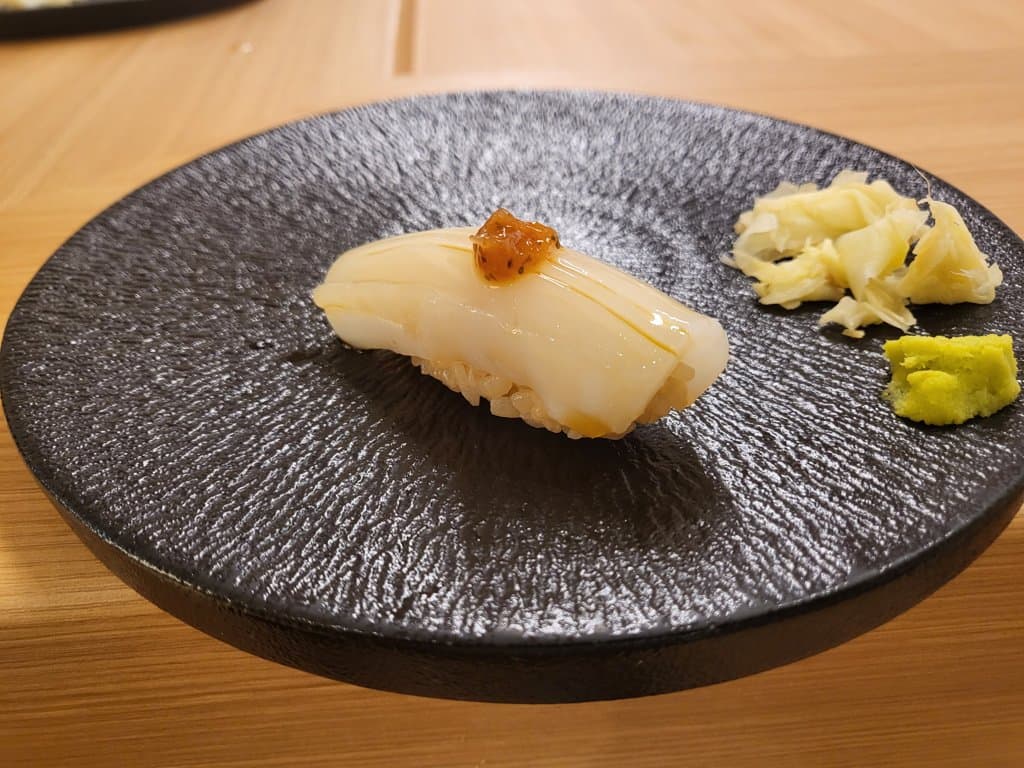 Scallop nigiri with ikura